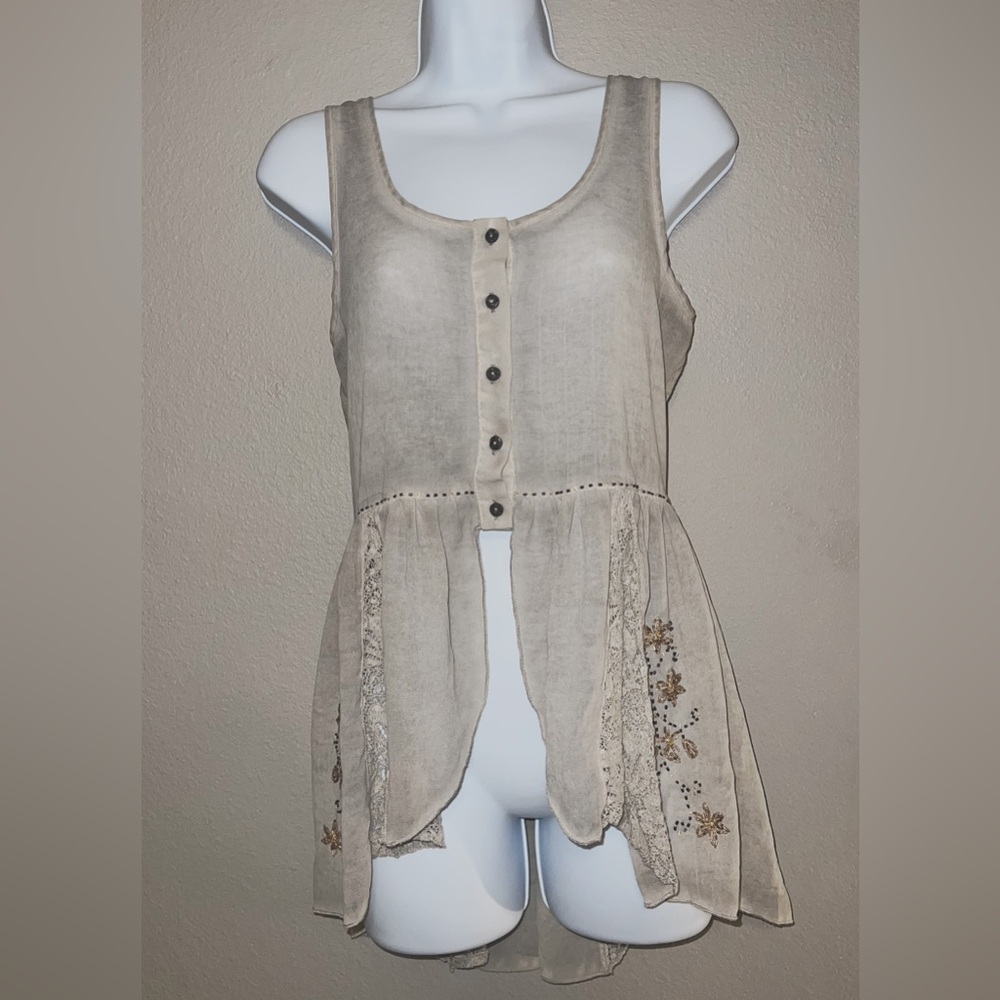 Rustic Tank with adorable details!! Size Smalll Gimmick by BKE